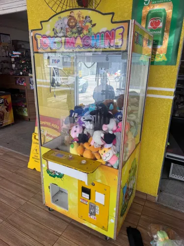 Máquina de pelúcia faturando 