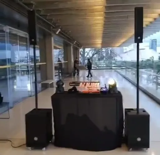 Caixa torre ativa e passiva Sound Box 300 Wts cada , caixa em excelente estado.