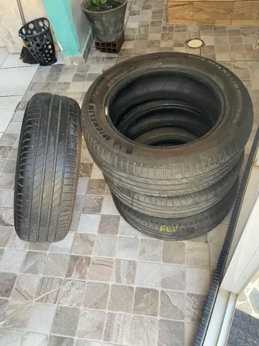 04 pneus MICHELIN aro 15 185/60<br>Cada RS 180