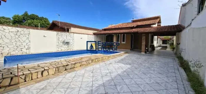 Casa com Piscina - Locação Residencial - Caraguatatuba