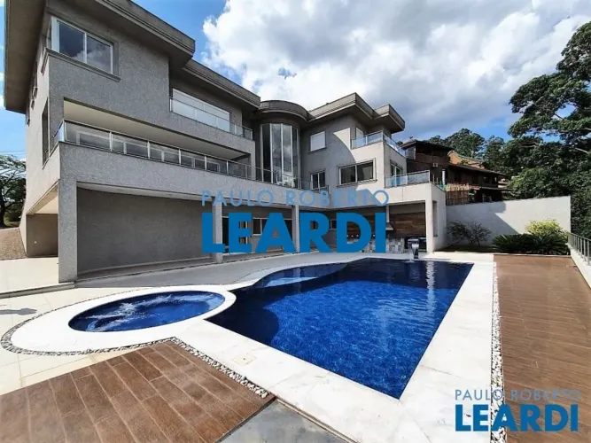 CASA EM CONDOMÍNIO - RESIDENCIAL TAMBORÉ - SP