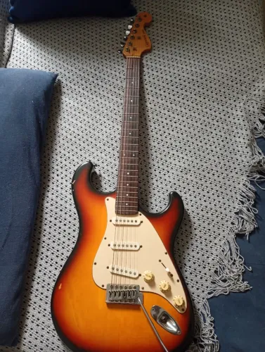 Guitarra stratocaster giannini sonic 