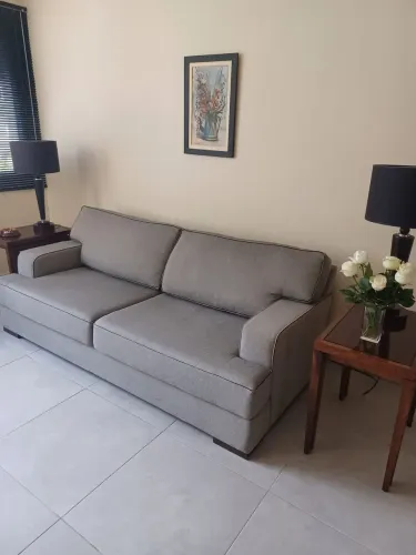 Sofá Century de 3 lugares em linho cinza