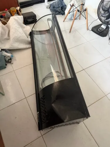 Vitrine Refrigerada De Bancada Preta Gvrb-210 Gelopar 220v