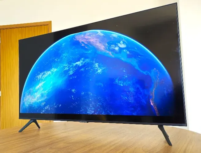 Smart TV 4K 43" Samsung AU7700 - Perfeita c/ Controle Original
