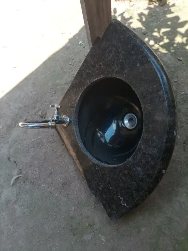 V/ pia de mármore com torneira de inox