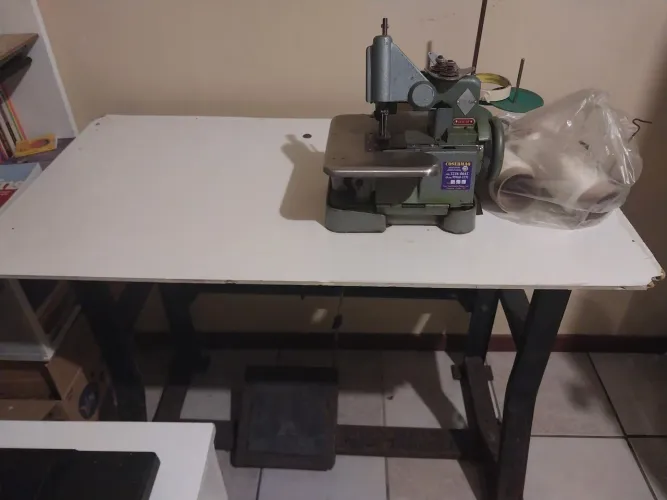 Maquina de costura overlok