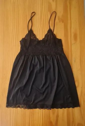 camisola preta com renda tamanho m