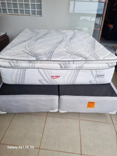 Cama Box Queen size colchão molas enssacadas muito bem conservada ENTREGO 