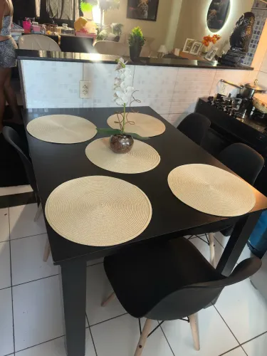 Vendo mesa completa com 4 cadeiras