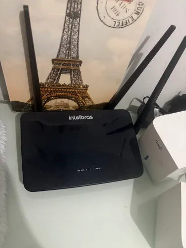 Roteador Intelbras com 3 antenas
