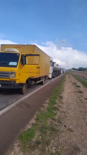 Caminhão , 8.160 delivery cumins motor 3.8 baú trabalhando    , valor  215 mil
