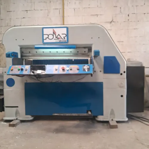 Guilhotina Polar 1.07 m automática para corte linear para gráfica