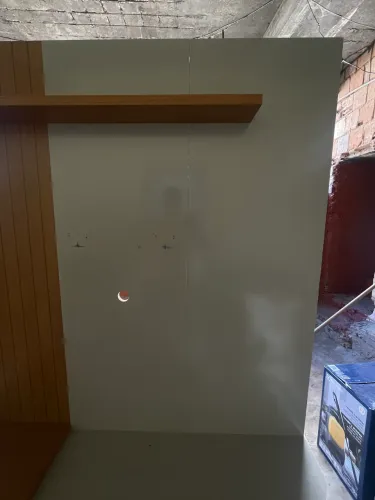 Painel de chão, com uma porta