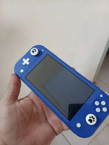 Nintendo swicth lite, formatado, com um cartão SD 128gb.