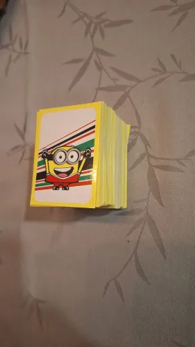 130 Cartas aleatórias de Minions Verdemar edição futebol