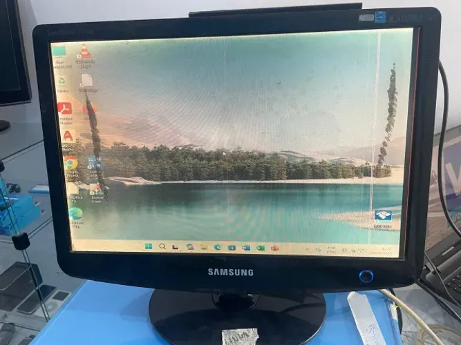 Monitor 17 Polegadas Samsung - Detalhe