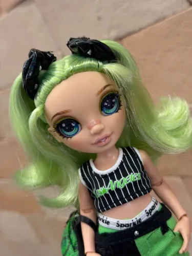Boneca Rainbow High Jade