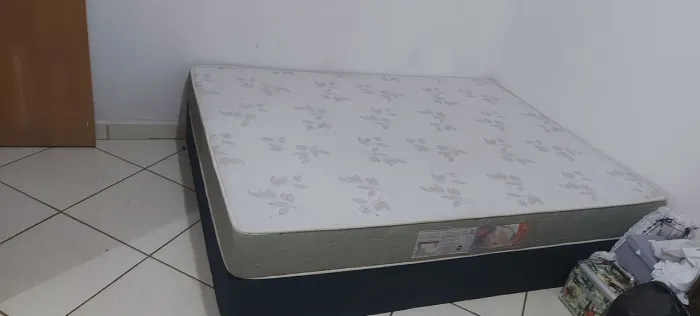 Colchão casal box.