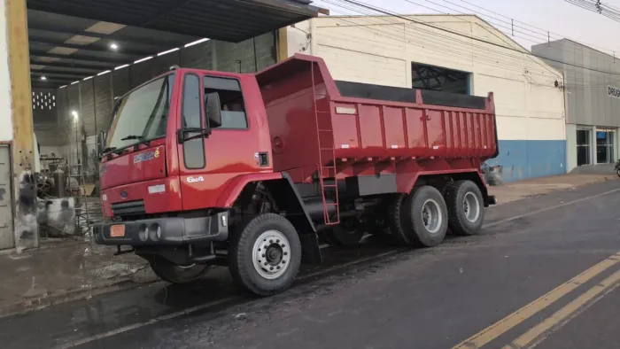 Cargo 2932e caçamba