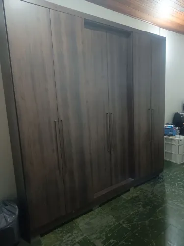 Vendo guarda roupa de casal 6 portas