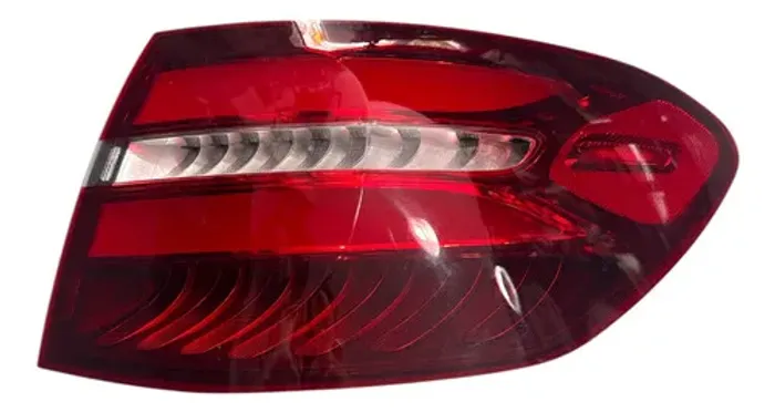 Lanterna Traseira Direita Mercedes Glc 250 Suv 2016/2019 Direito/passageiro Vermelho