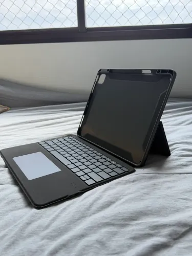 Capa com Teclado para iPad Air 13