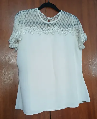 Blusa bordada tecido fino
