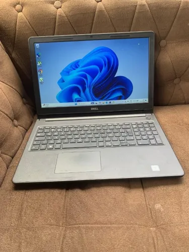 Notebook Dell Core i5/Com 4gb de memória RAM DDR4/HD de 1TB/Windows 10/Funcionando tudo !!