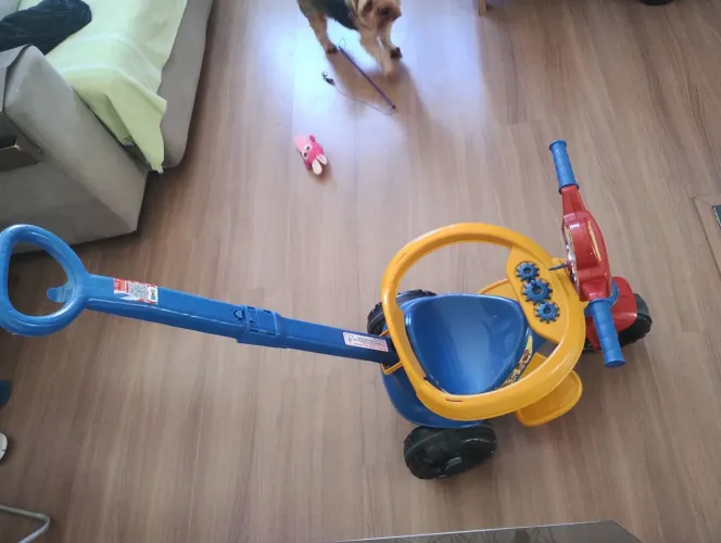 Vendo bebê conforto , cadeirinha de refeição e velotrol