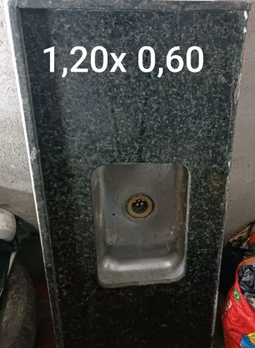 2 Pia de cozinha ,1 pia de banheiro e 1 tanque valor unitário 50,00