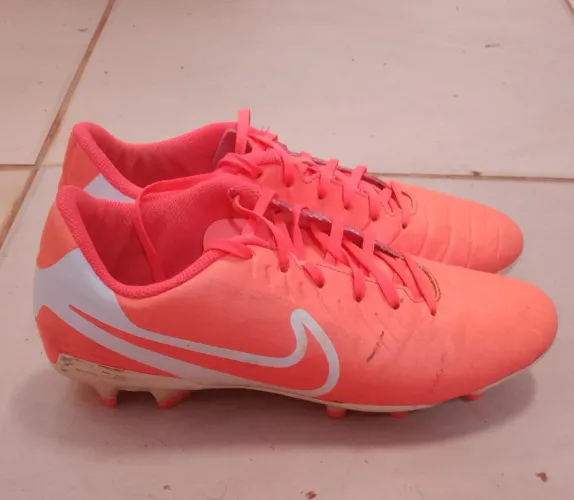 Chuteira NIKE N° 41 de campo