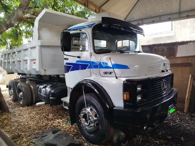Caminhão Caçamba 1317 Trucado