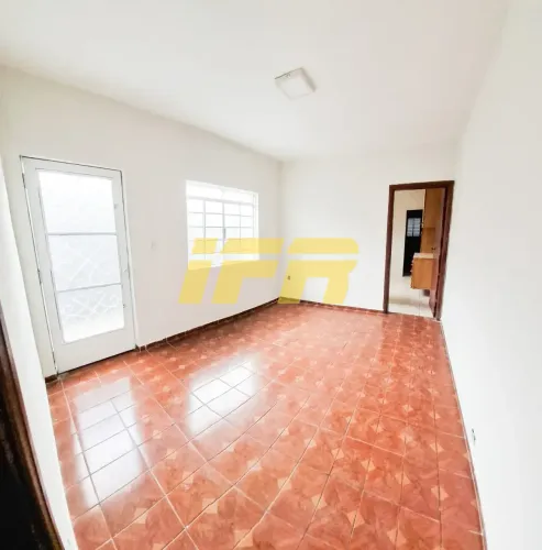 Casa a Venda! 2 dormitórios, Quintal. More no bairro Independência em Taubaté!, Taubaté, S