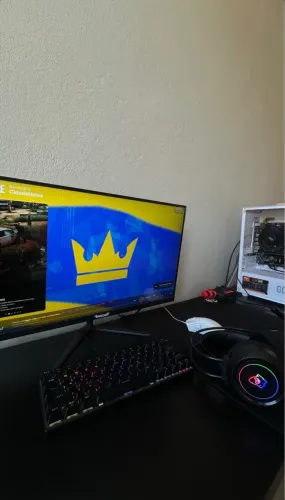 Computador completo + monitor + teclado + fone etc?