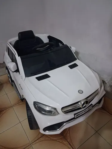 Carrinho elétrico Mercedes
