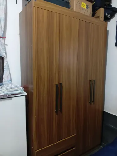 Guarda roupas 4 portas- 1,20X2m (obs)não precisa desmontar e pegar no local