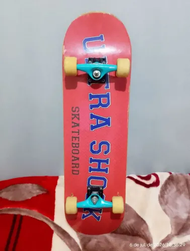 Skate completo Ultra shock skateboard praticamente novinho, muito pouco usado