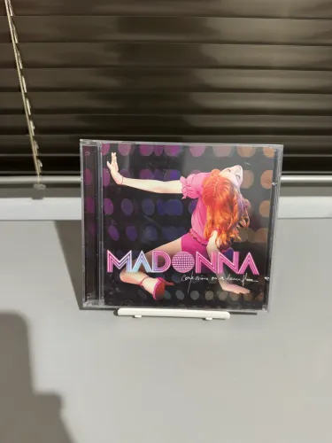 CD Madonna Confessions on a dance floor