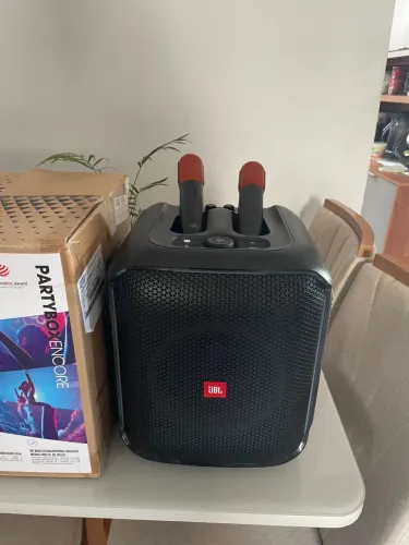 JBL partybox encore com microfone 