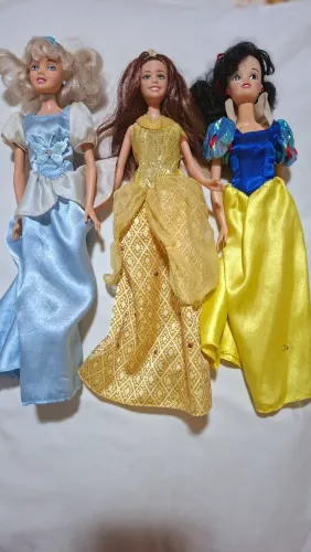 Coleção Barbie e Princesas Disney R$ 150,00 cada