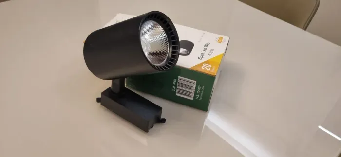 Vendo 5 (cinco) Spot's para trilho preto 4000k (branco neutro) 127/220v