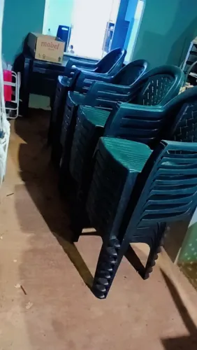 Vendo 10 jogos de mesa com 4 cadeiras cada