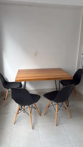 Mesa 4 lugares com cadeiras