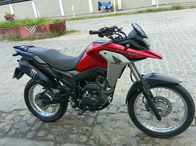 Vende se uma xre 190  com 3.721 km rodado 