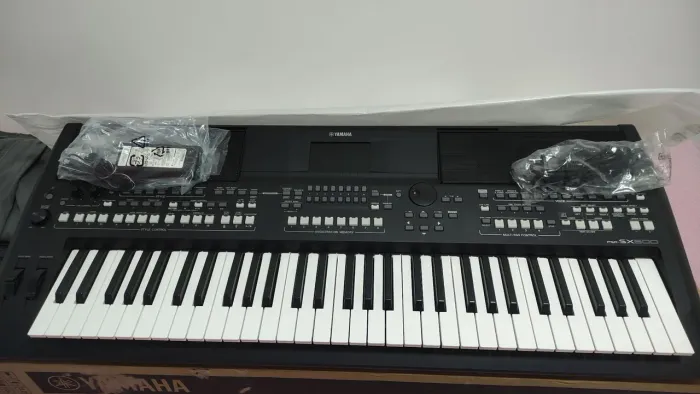 Teclado Yamaha SX600 semi novo na garantia