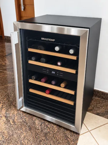 Adega Brastemp Dual Zone - 33 Garrafas - Inox - 220V - Impecável!