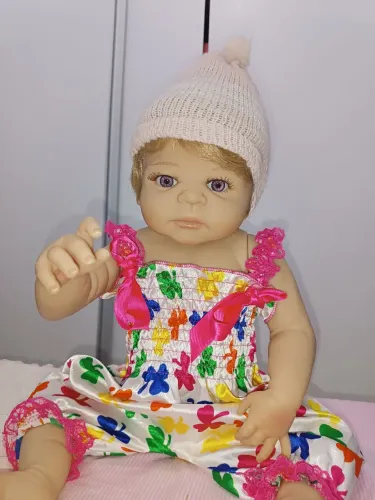 Bebê reborn de silicone, bem cuidada e completinha