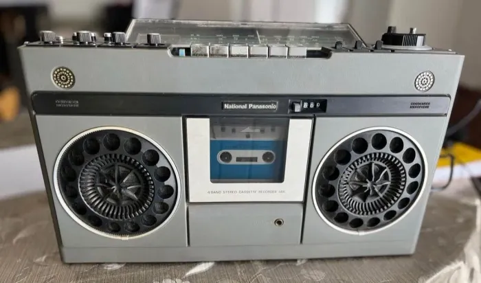 Rádio antigo National Panasonic (ler)