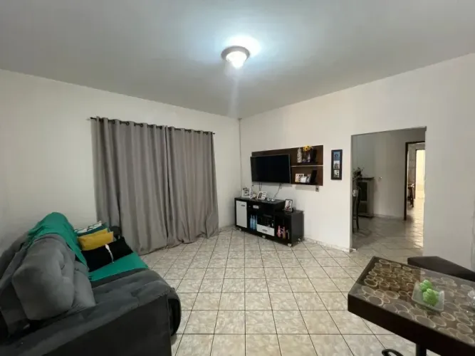 Casa disponível para venda na guariroba